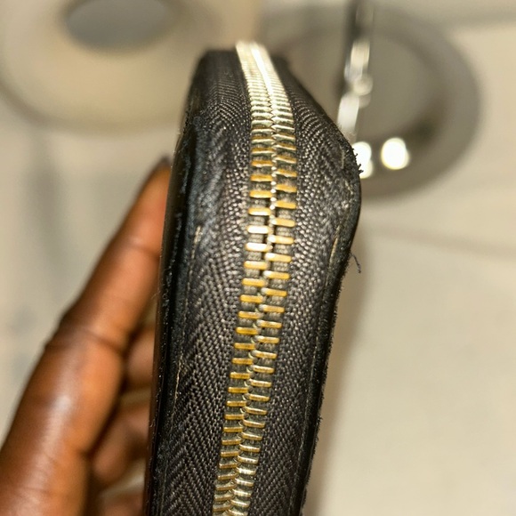 Authentic Louis Vuitton Black Matte Vernis Long Zip Wallet beige interior +COA - Picture 7 of 15